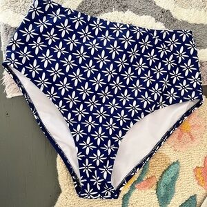 Cupshe Navy and White Floral High-Waisted Bikini Bottom